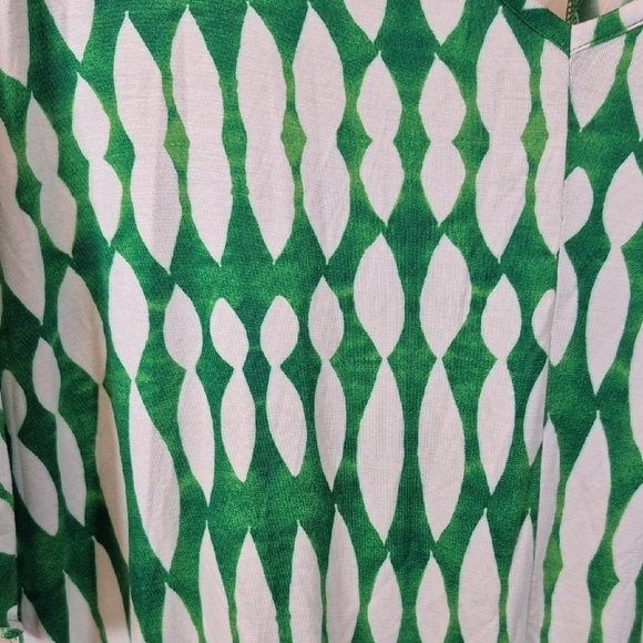 Liz Claiborne Green and White Patterned Blouse - Picture 3 of 4